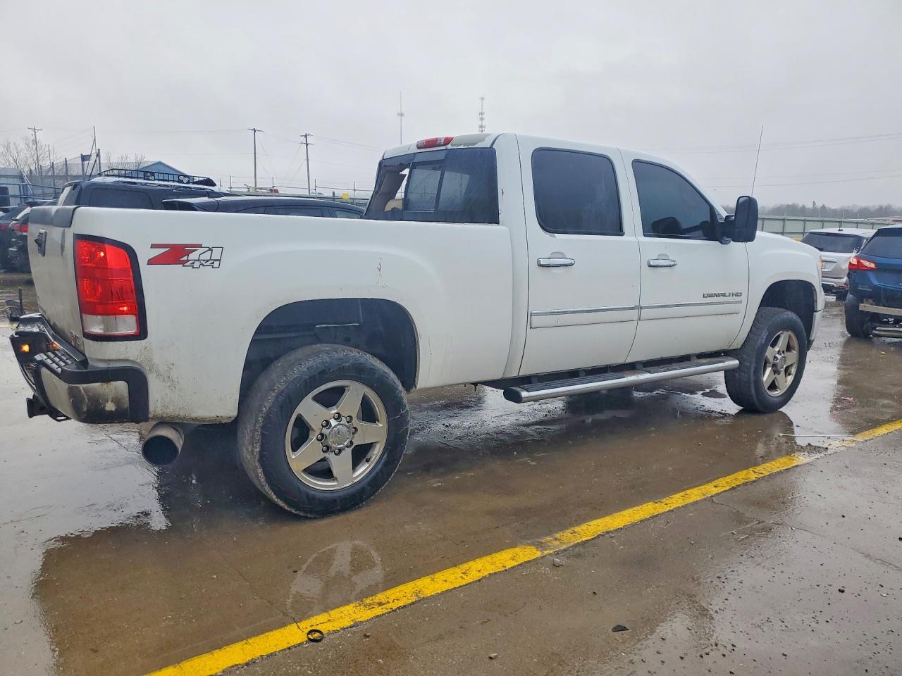 2012 GMC Sierra K2500 Denali - Image 3