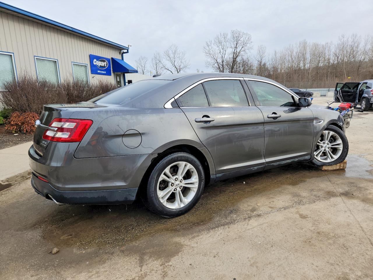 2017 Ford Taurus Sel - Фото 3