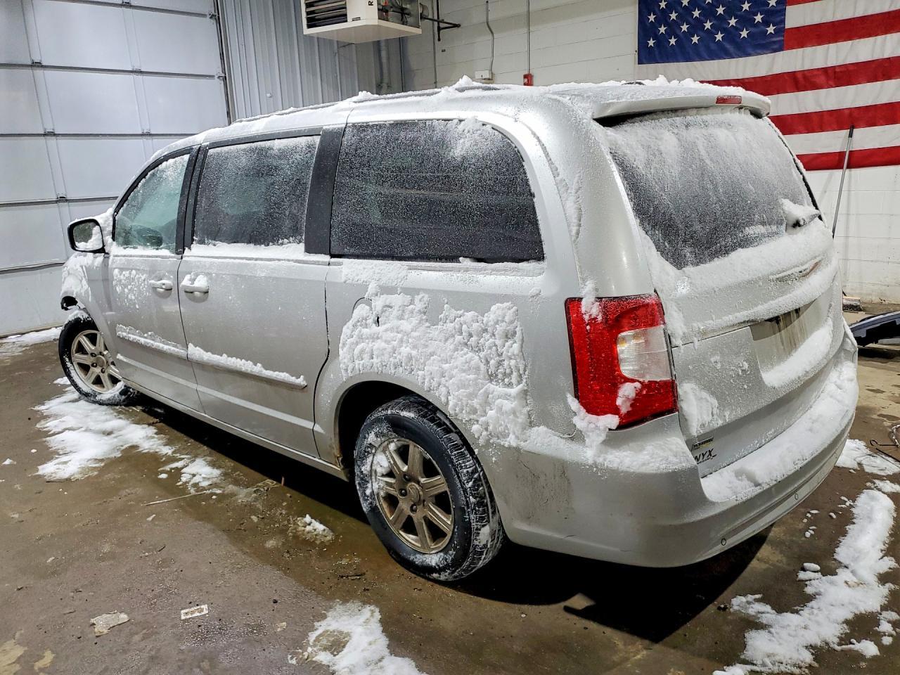 2012 Chrysler Town & Country Touring L - Image 2