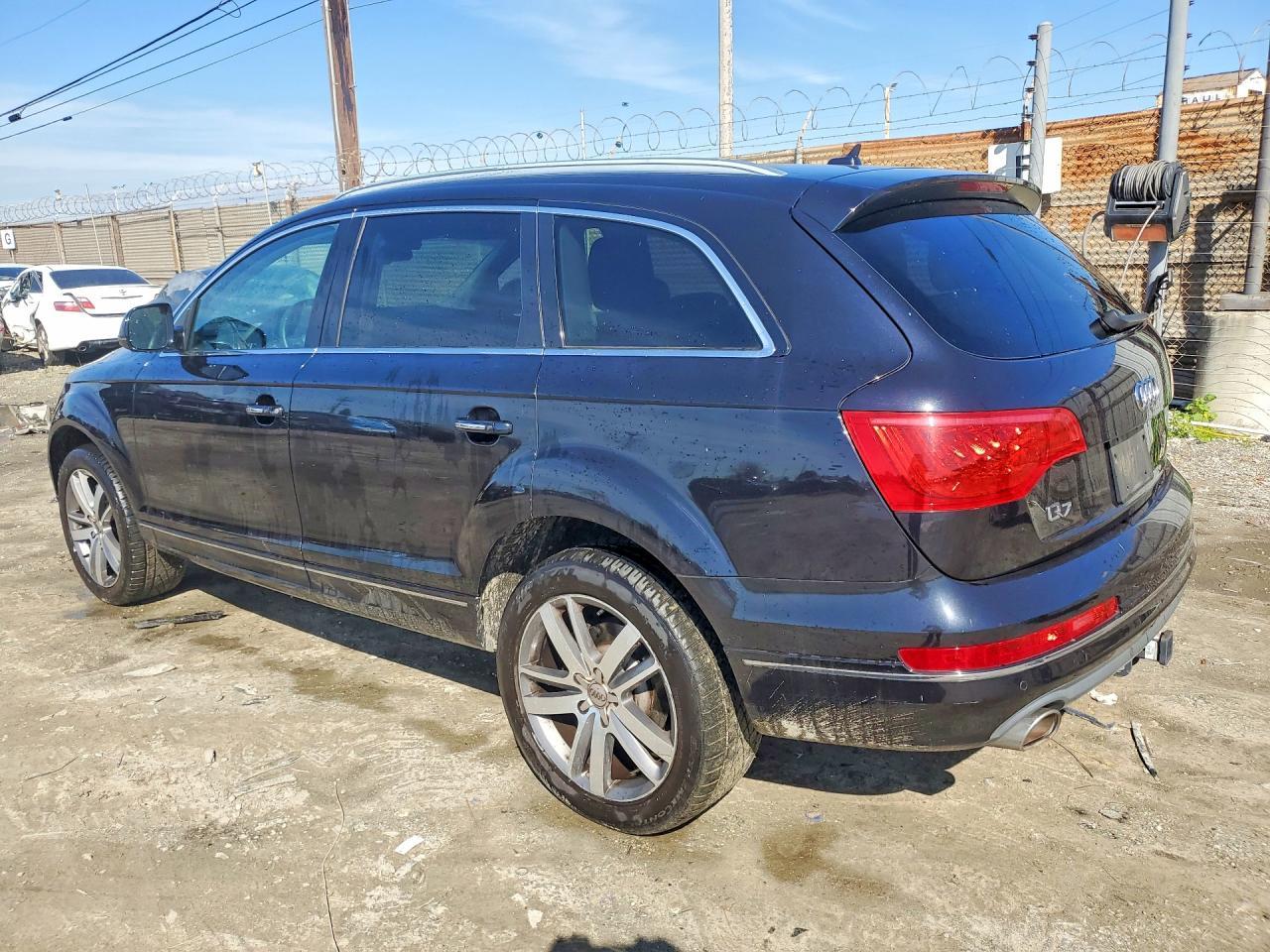 2014 Audi Q7 Premium Plus - Image 2