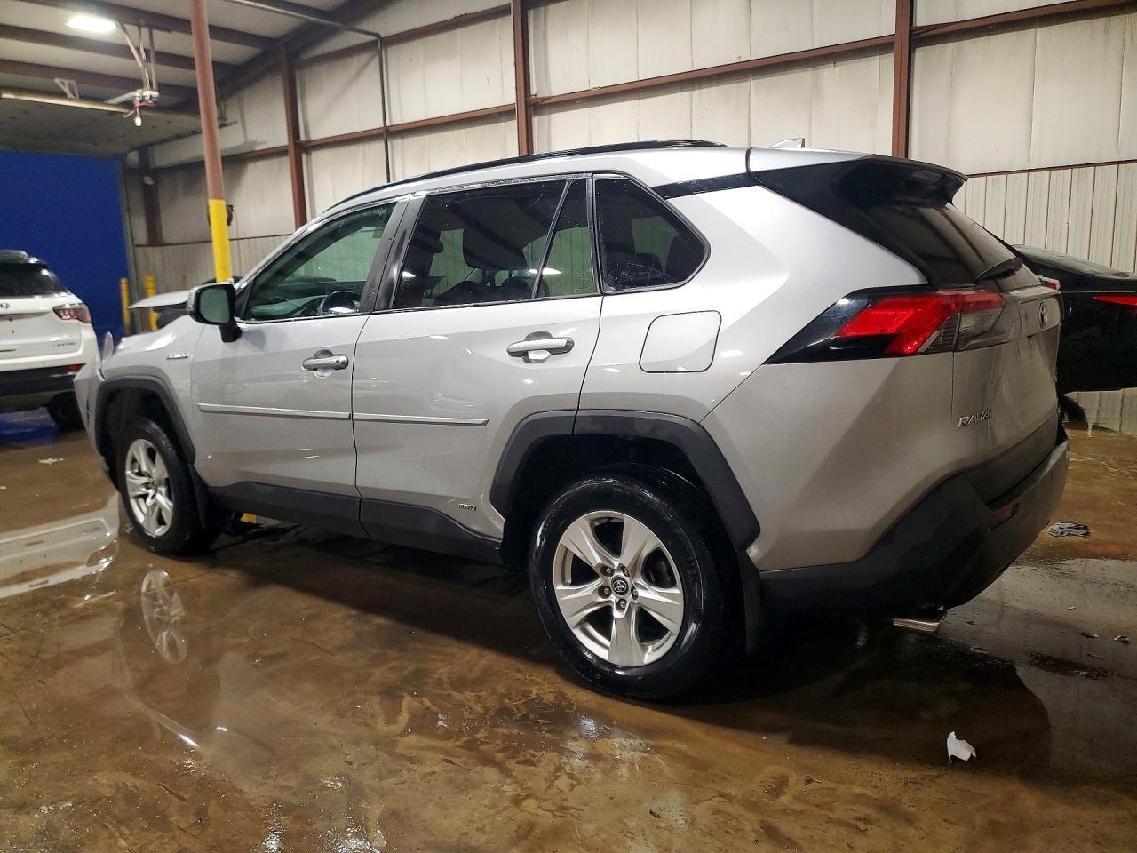 2020 Toyota Rav4 Hybrid Xle - Image 2
