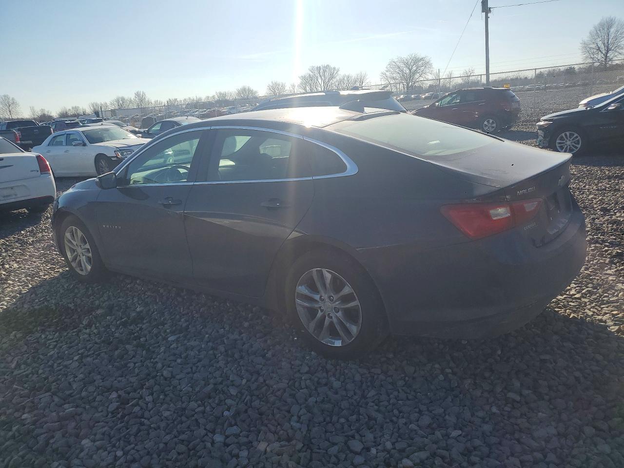 2017 Chevrolet Malibu Lt - Фото 2