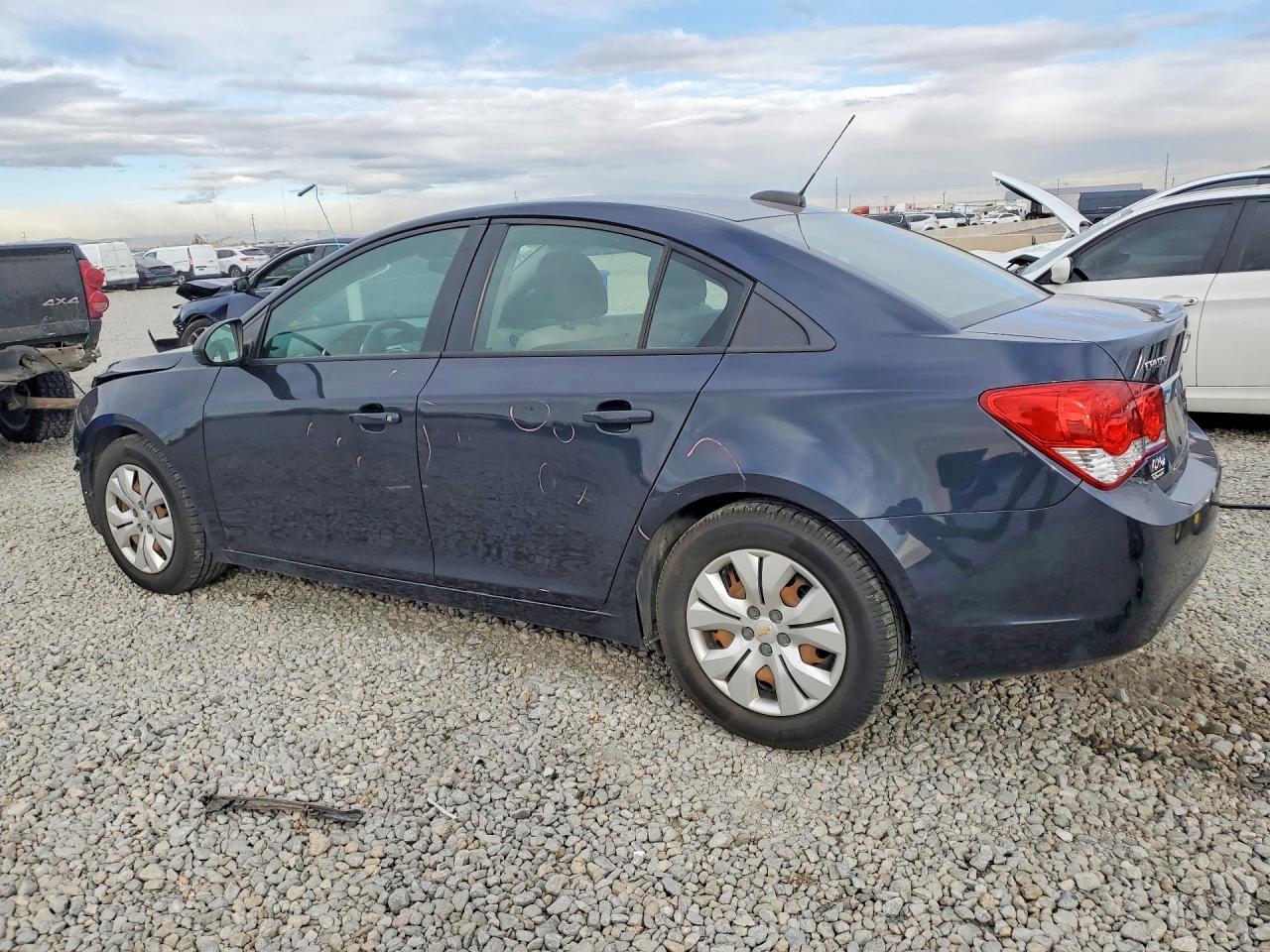 2015 Chevrolet Cruze L - Фото 2