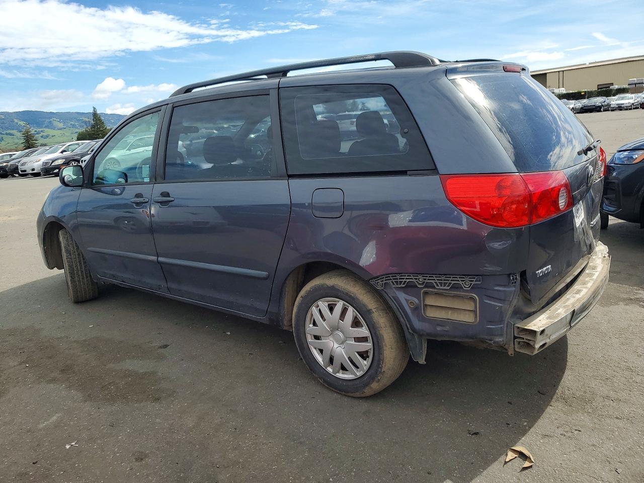 2006 Toyota Sienna Ce 7 Passenger - Image 2
