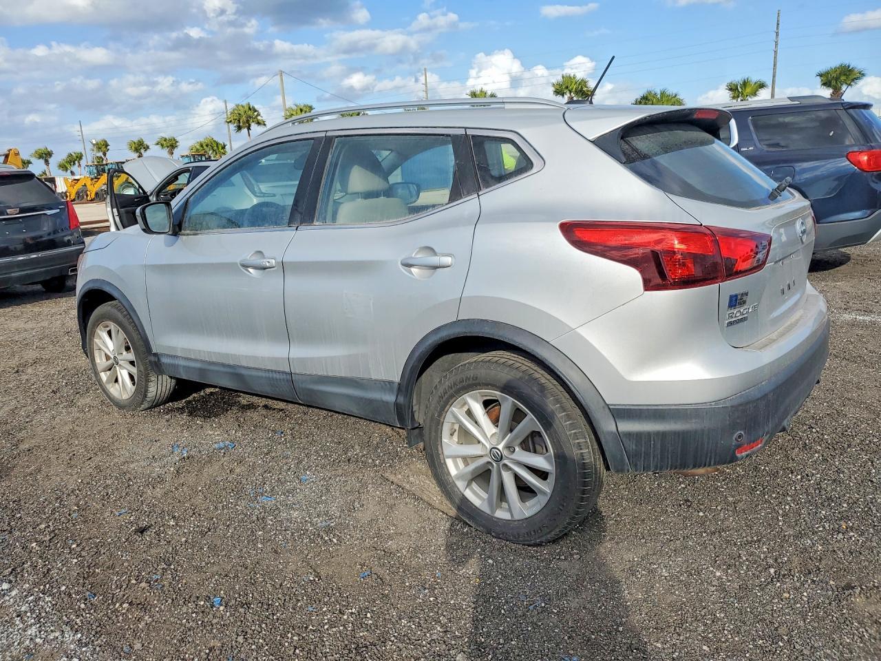 2019 Nissan Rogue Sport S - Фото 3