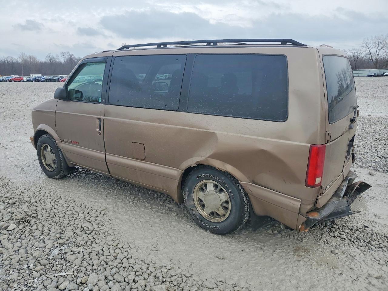 1999 Chev Astro - Фото 2