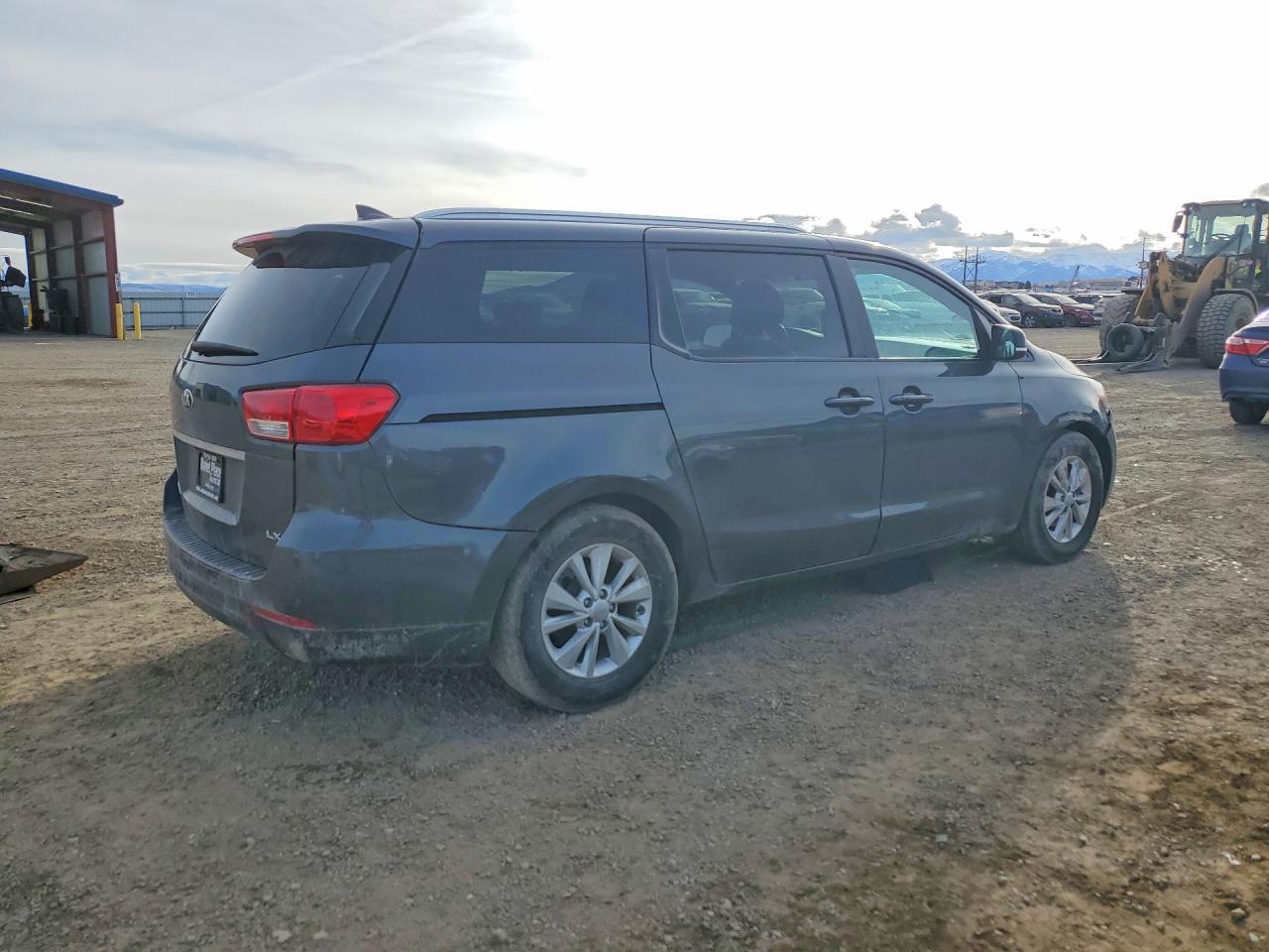 2017 Kia Sedona Lx - Image 3