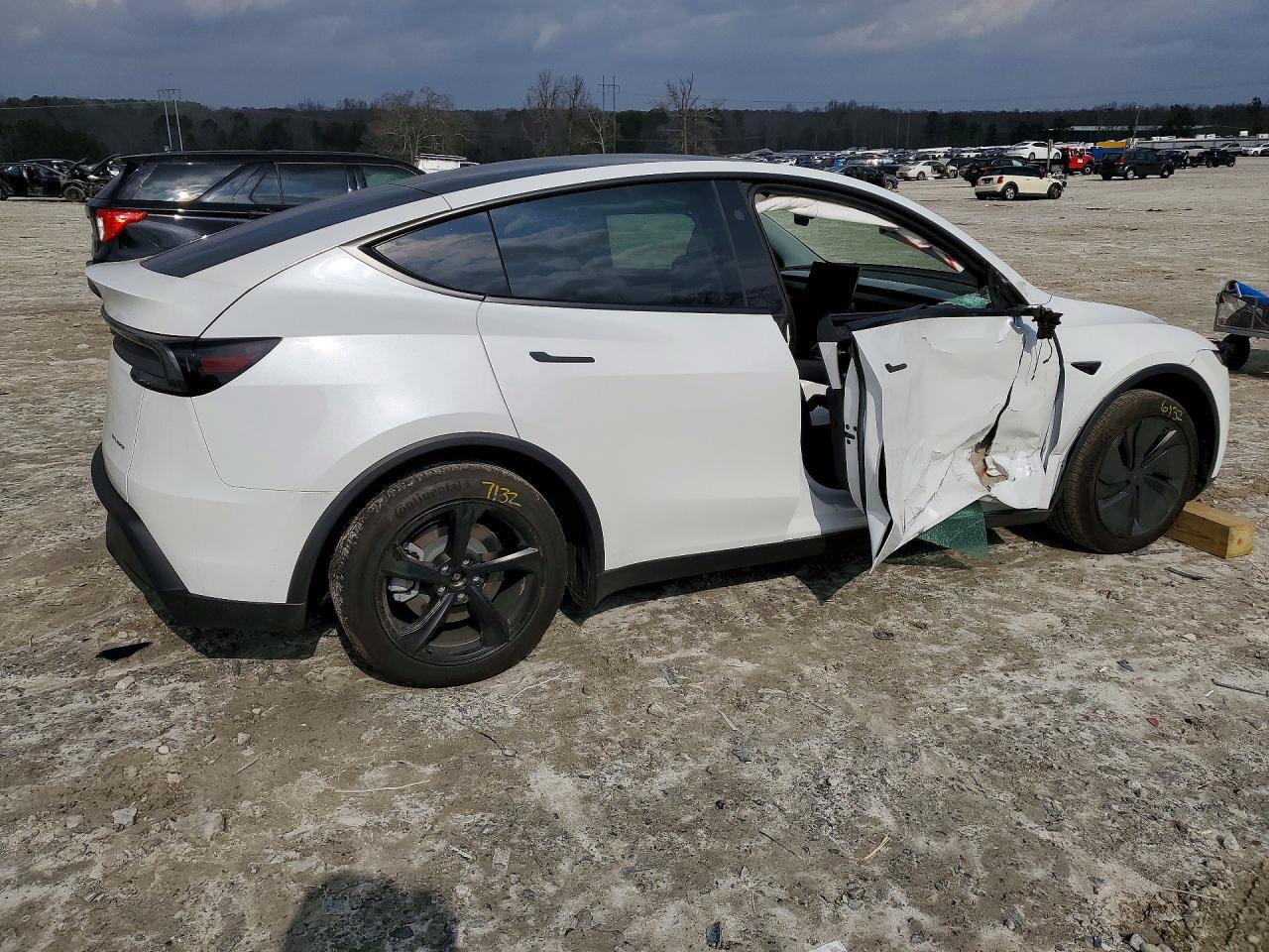 2026 Tesla Model Y - Image 3