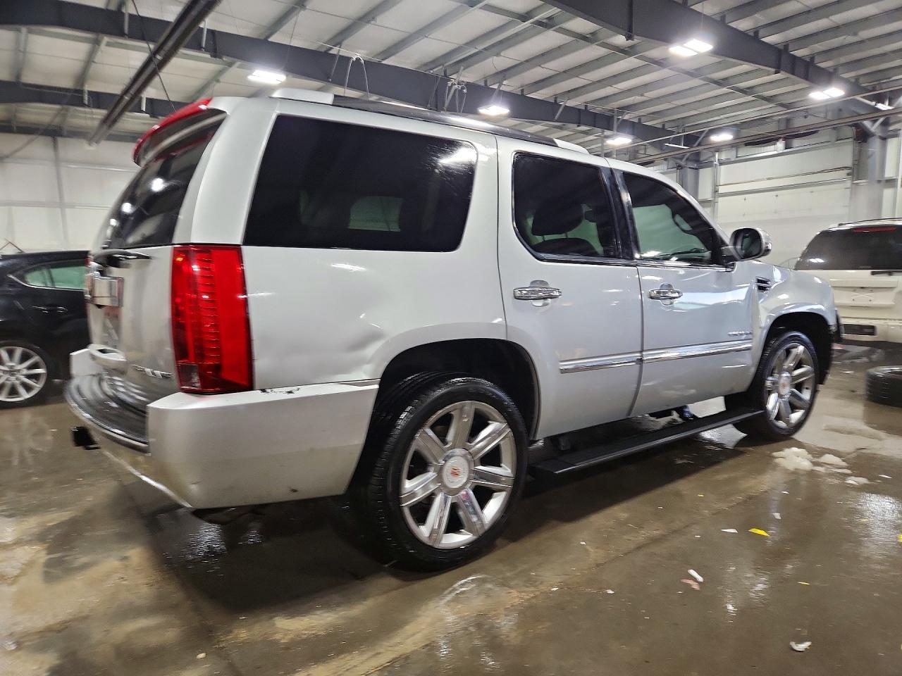 2013 Cadillac Escalade Luxury - Фото 3