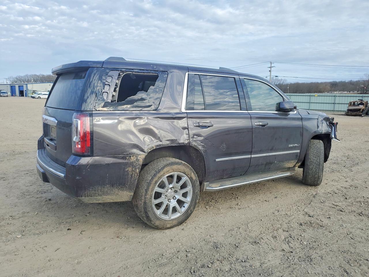2017 GMC Yukon Denali - Image 3