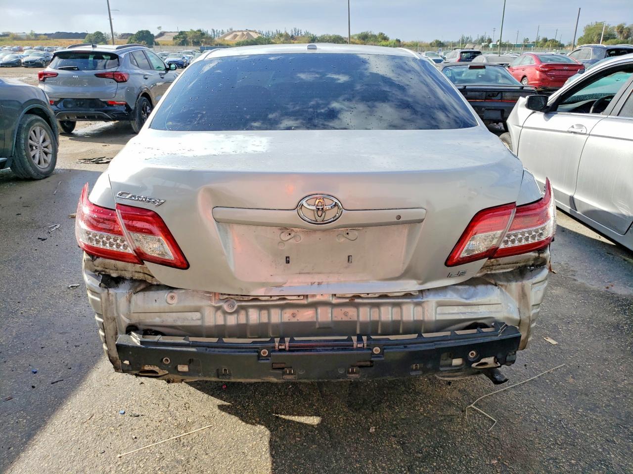 2010 Toyota Camry - Фото 6