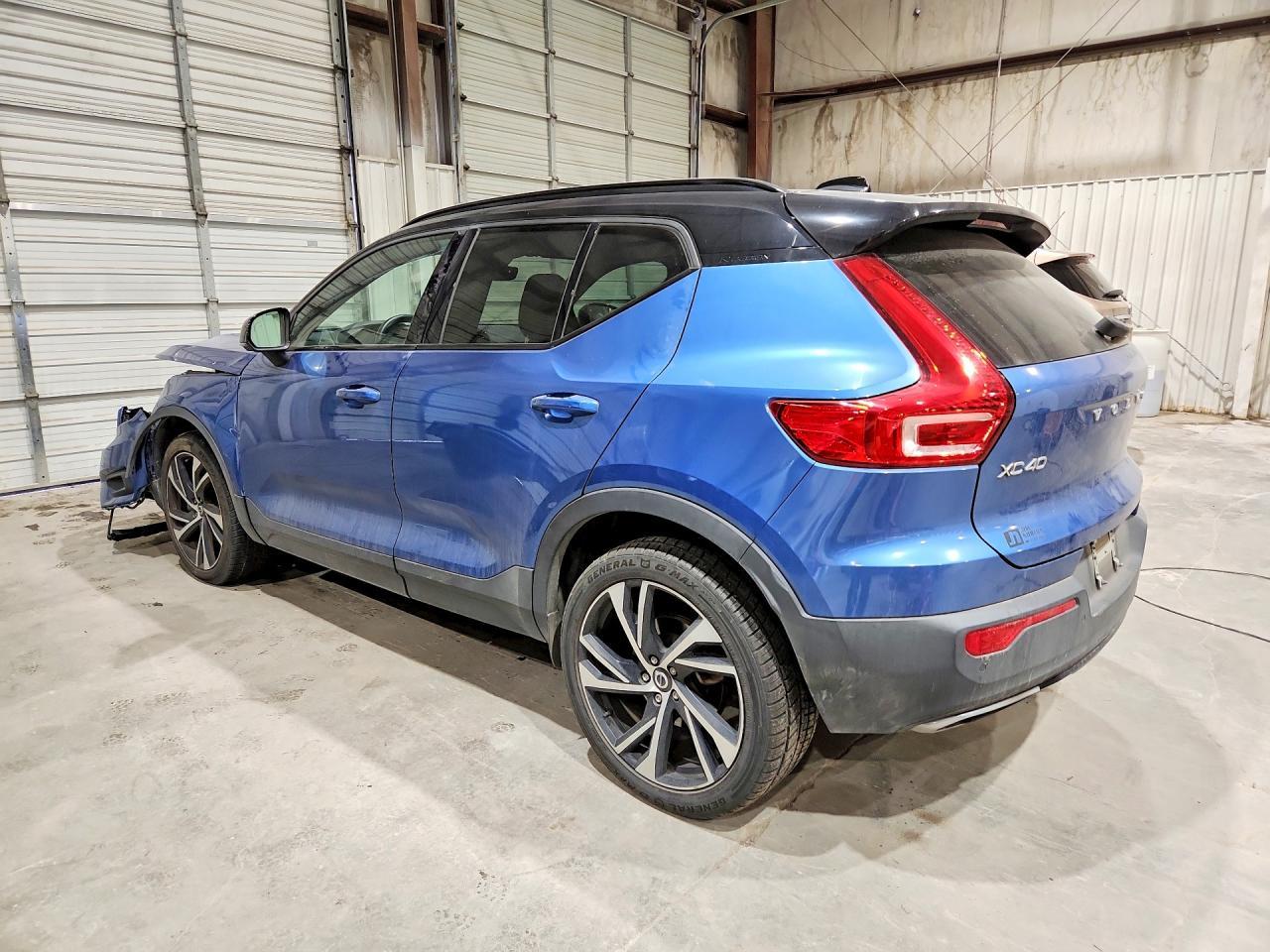 2020 Volvo Xc40 T5 R-Design - Image 2