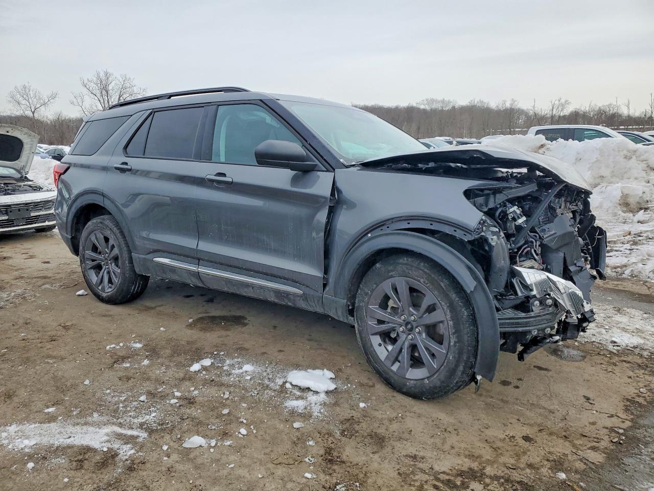 2025 Ford Explorer Active - Image 4