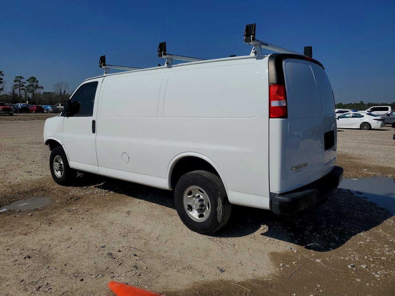 2023 Chevrolet Express G2500 - Фото 2