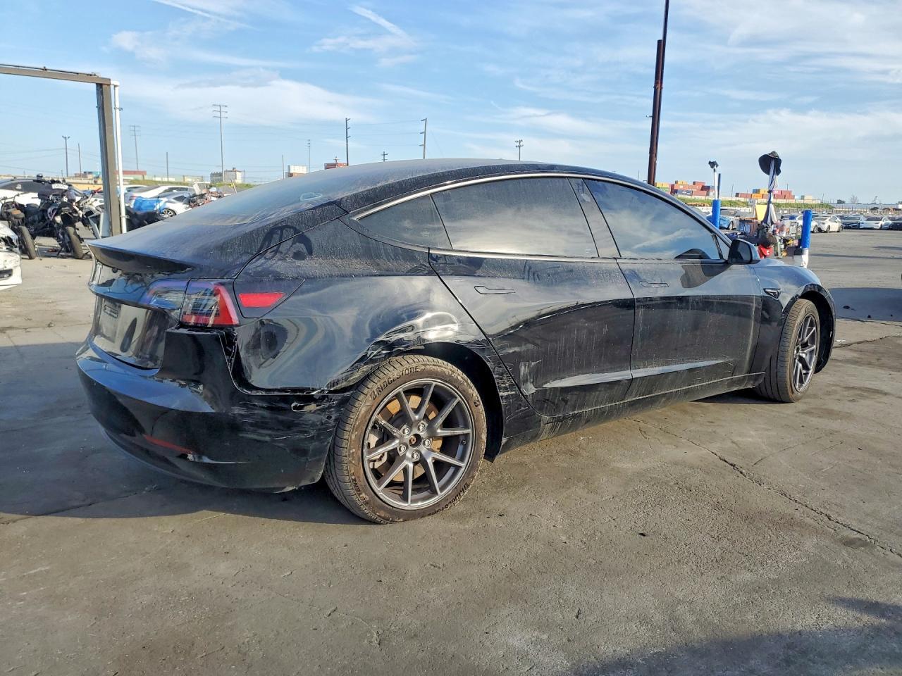 2022 Tesla Model 3 - Фото 3