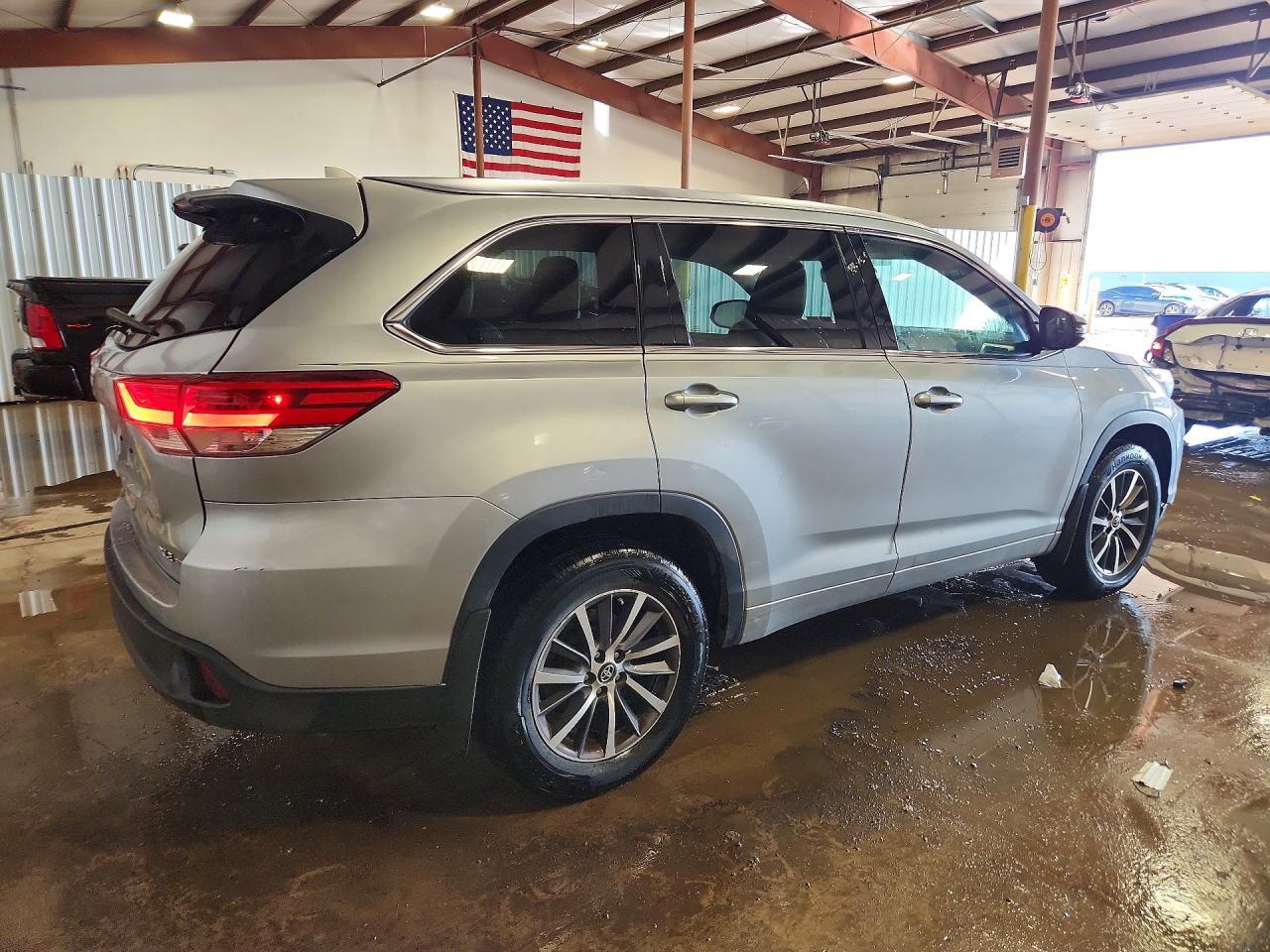 2017 Toyota Highlander Xle - Фото 3