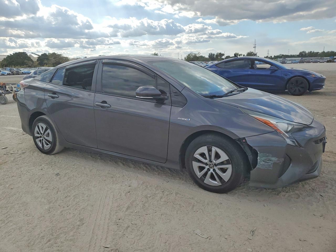 2016 Toyota Prius Four - Фото 4