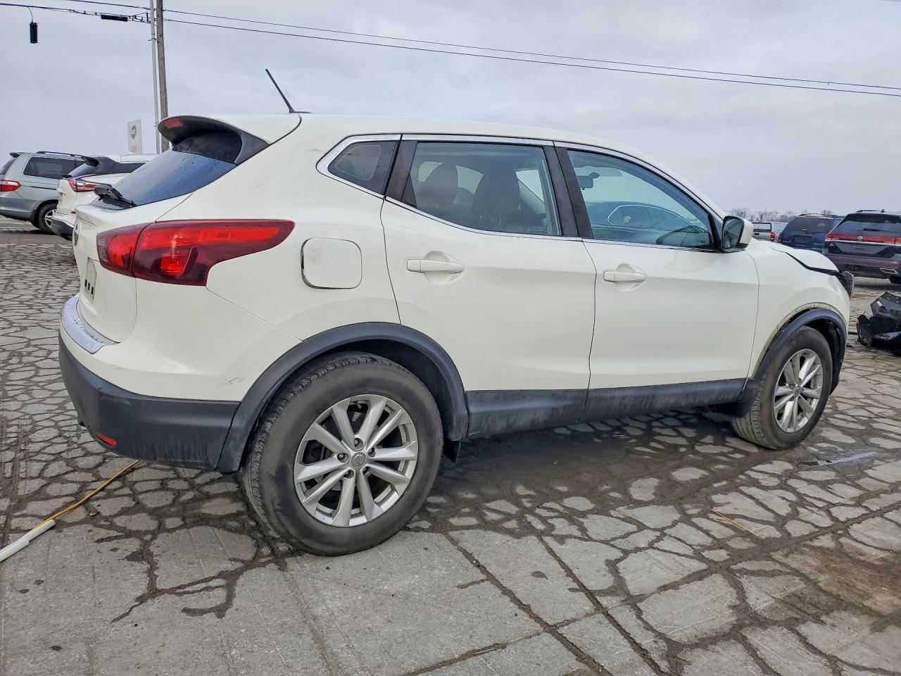 2017 Nissan Rogue Sport S - Фото 3