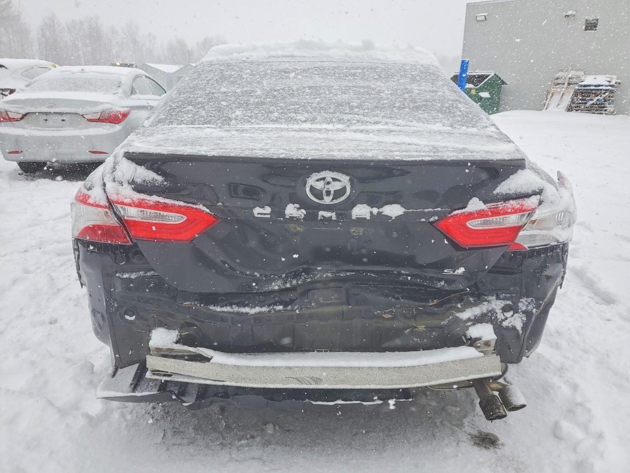 2020 Toyota Camry Se - Фото 6