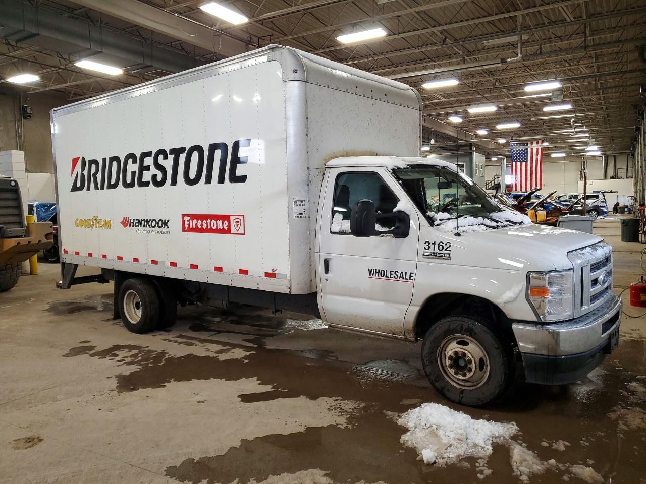 2022 Ford Econoline E450 Super Duty Cutaway Van - Фото 4