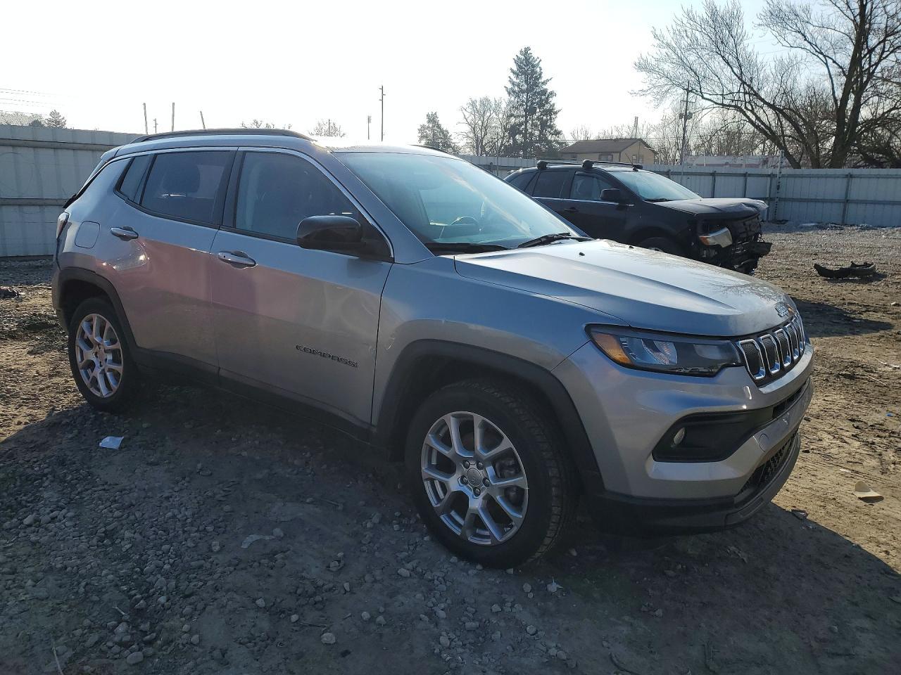 2022 Jeep Compass Latitude Lux - Image 4