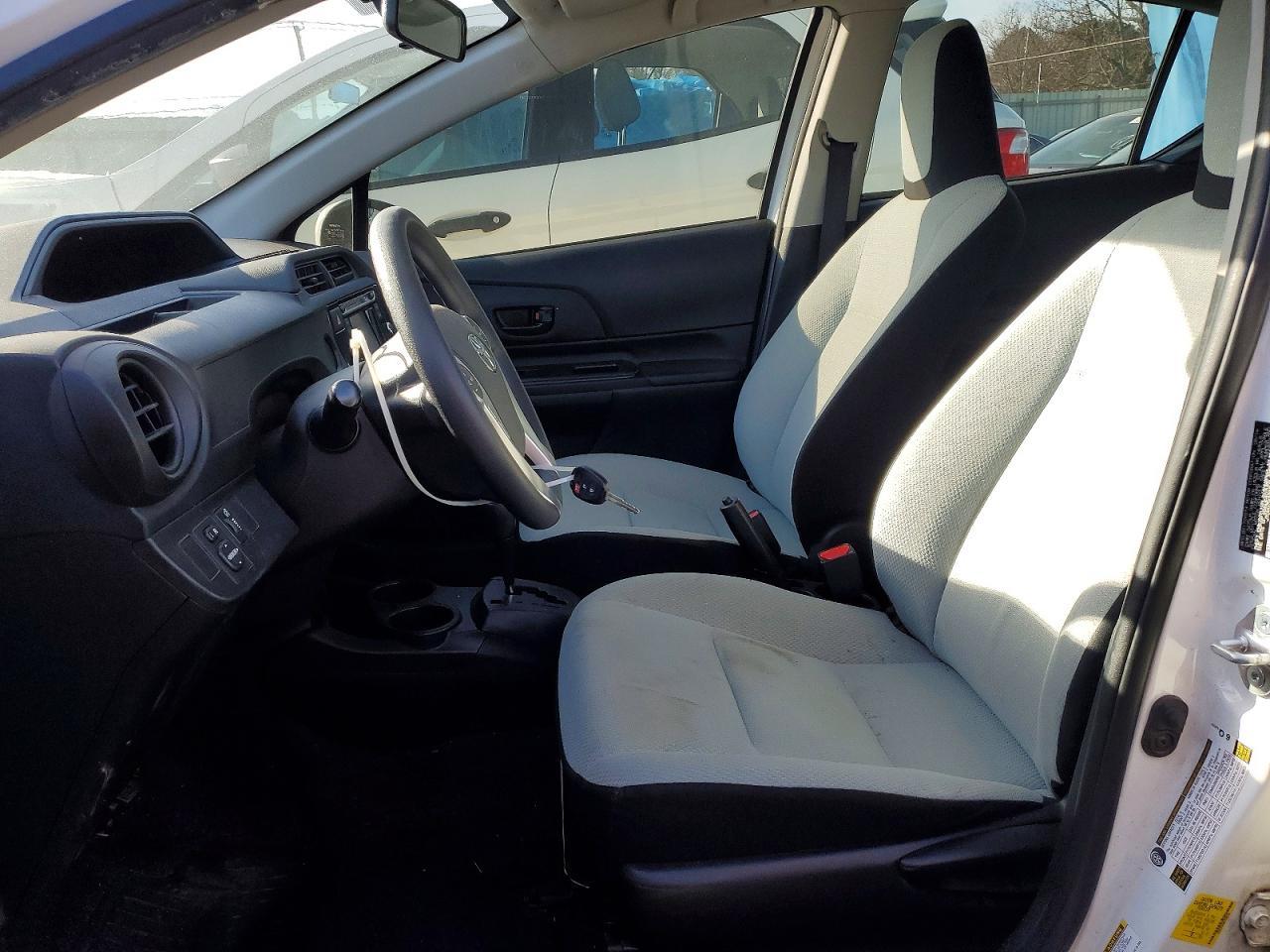 2016 Toyota Prius C - Фото 7