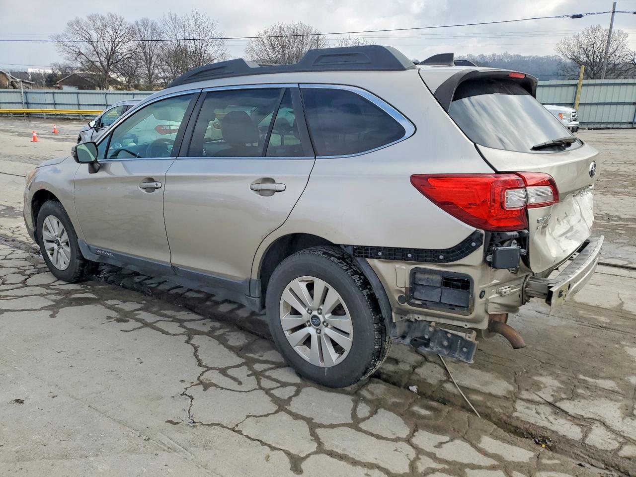 2017 Subaru Outback 2.5I Premium - Image 2