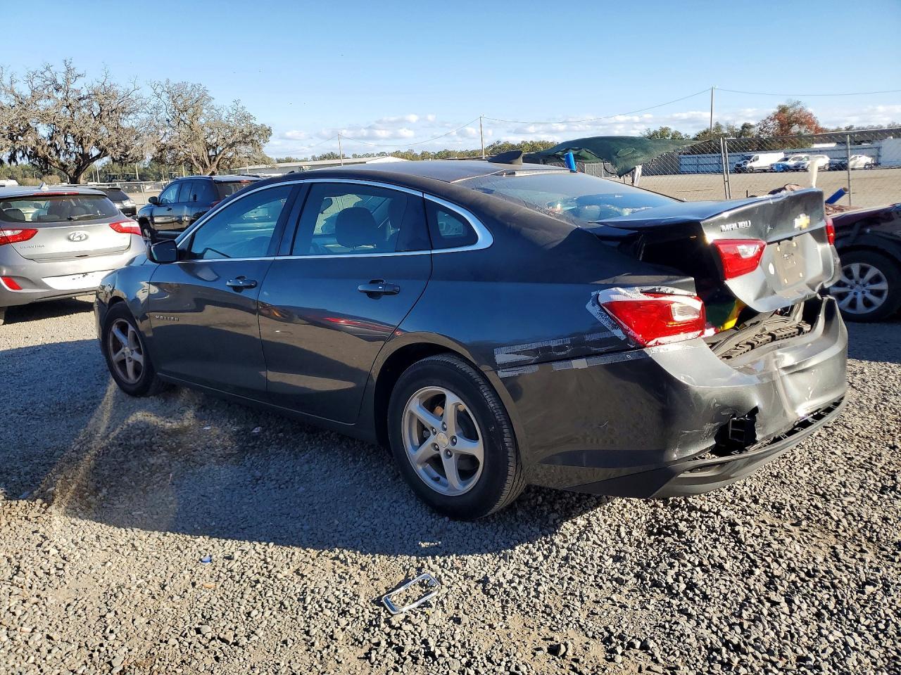 2017 Chevrolet Malibu Ls - Фото 2