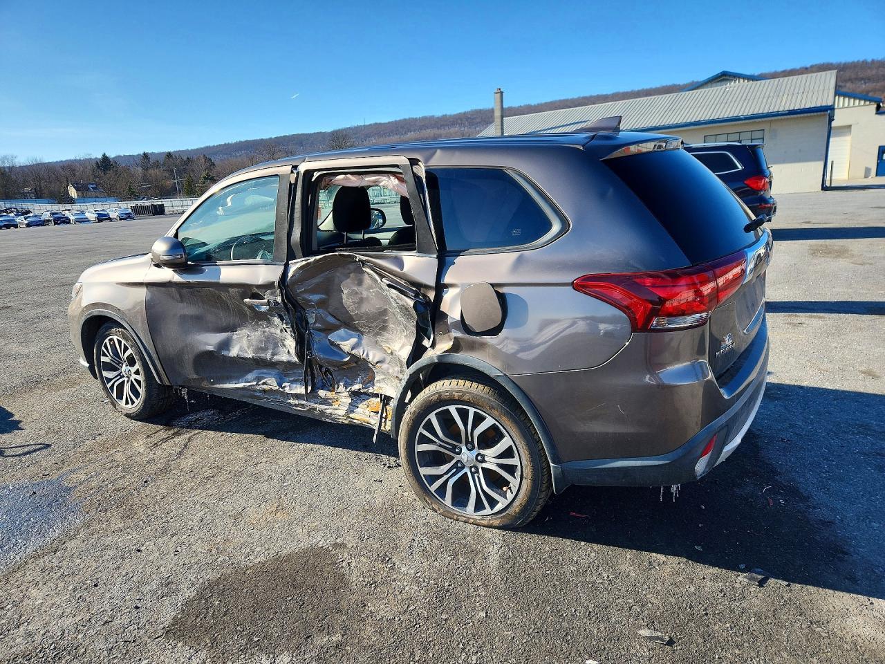 2017 Mitsubishi Outlander Se - Image 2