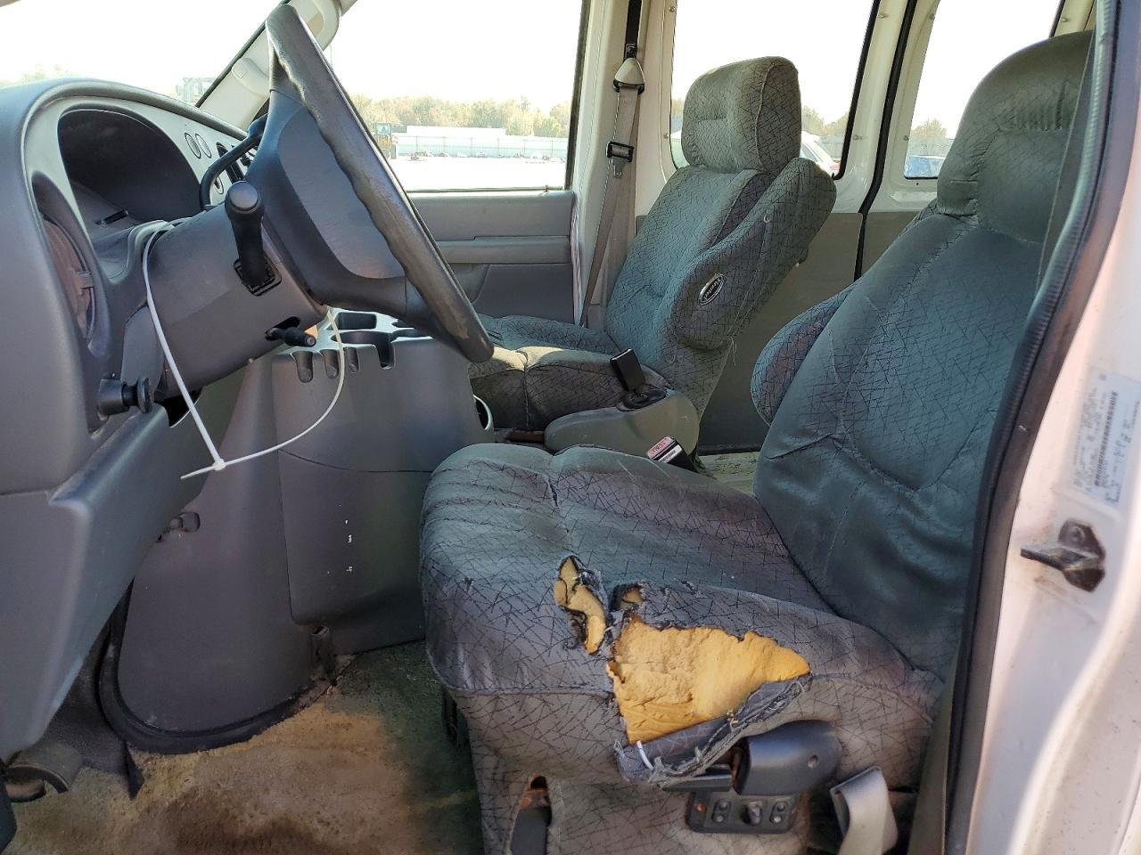 2007 Ford Econoline E250 Van - Фото 7