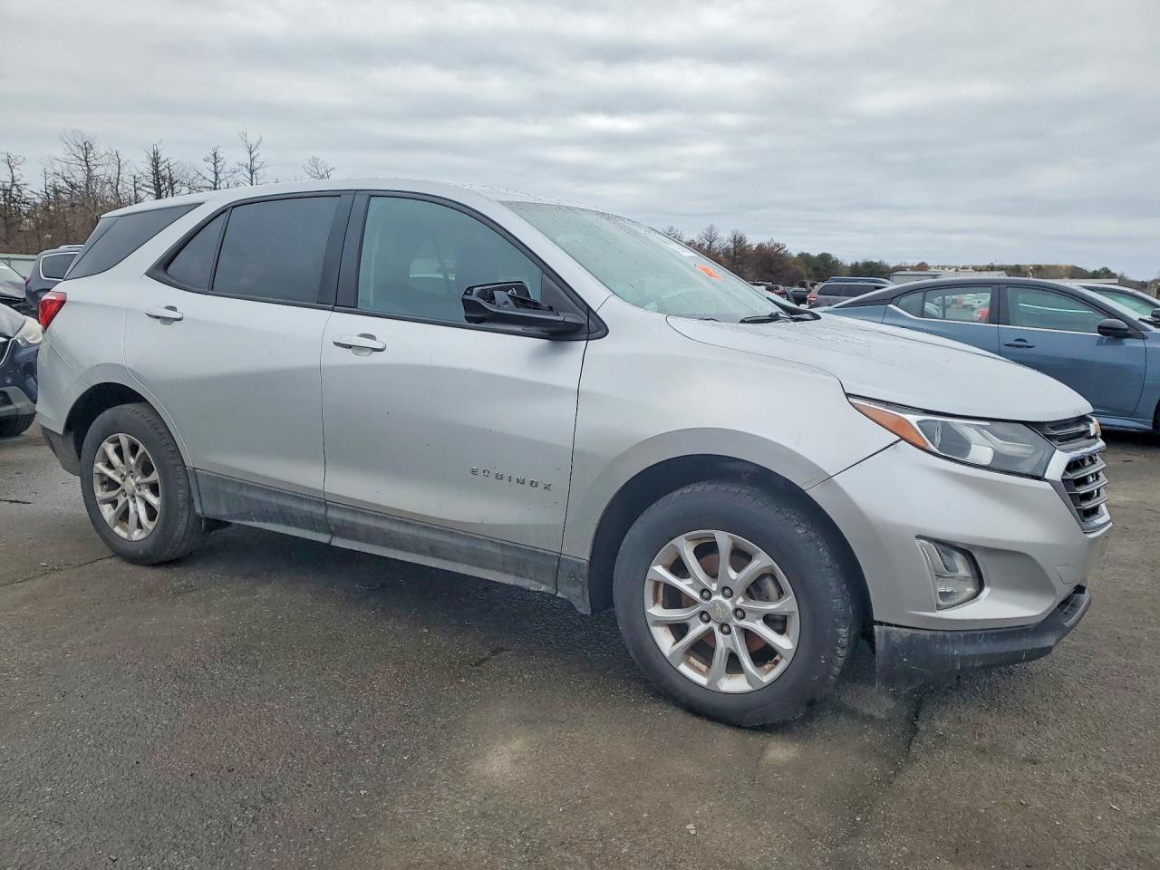 2018 Chevrolet Equinox Ls - Image 4