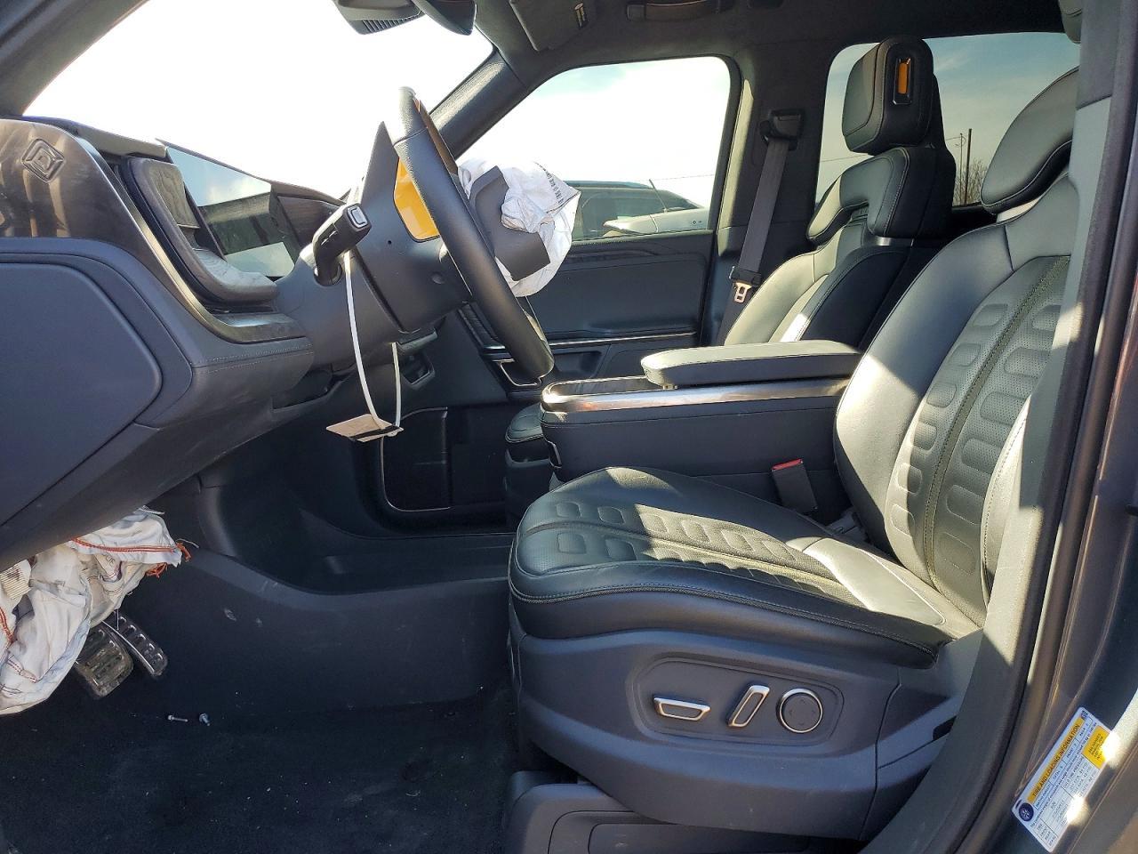 2022 Rivian R1T Adventure - Фото 7