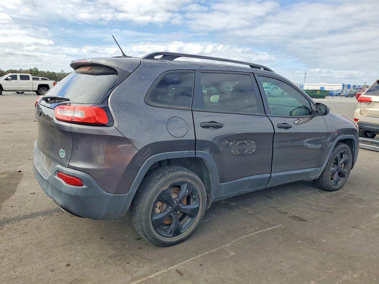 2017 Jeep Cherokee Sport - Фото 3