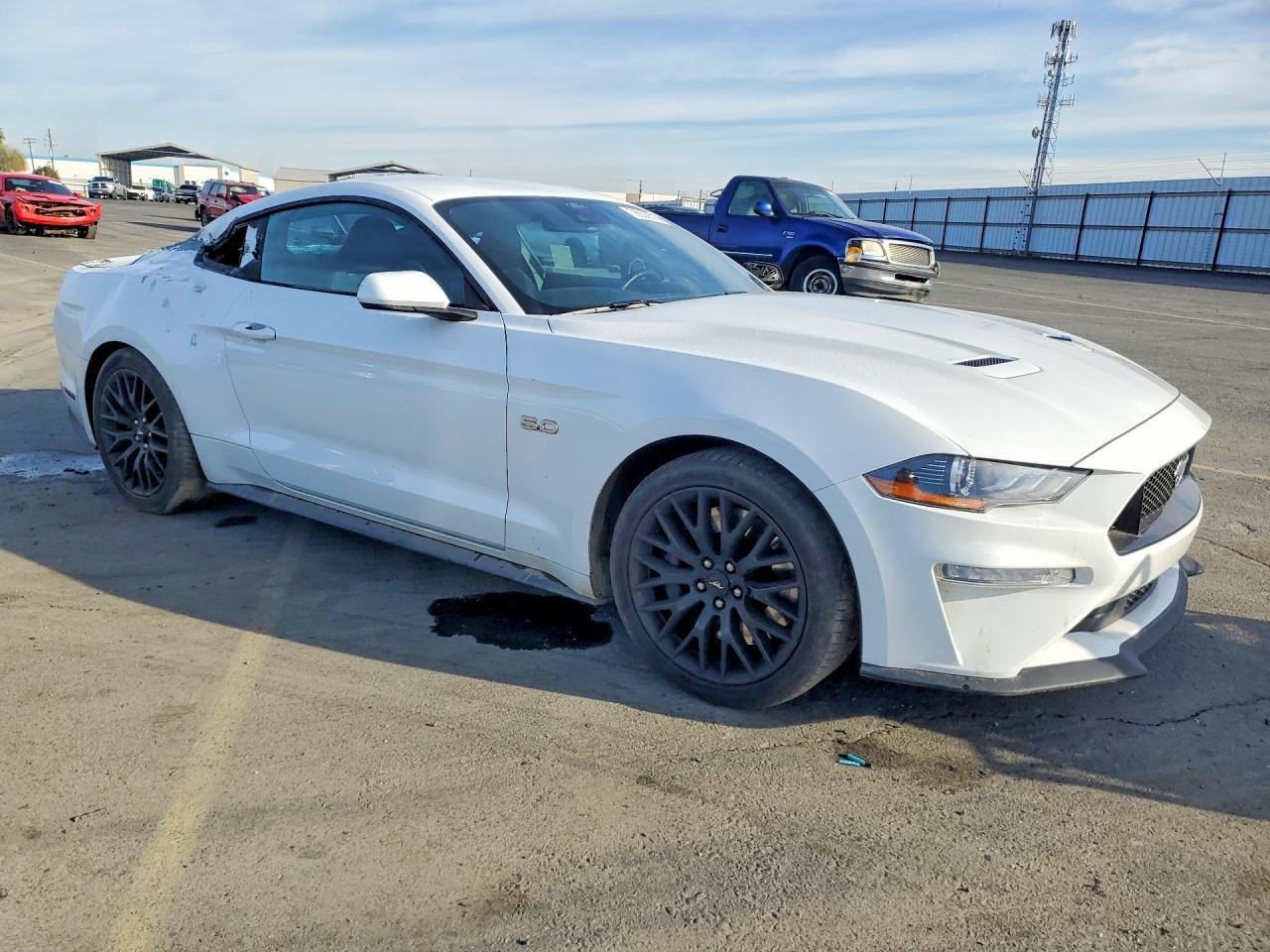 2022 Ford Mustang Gt - Фото 4