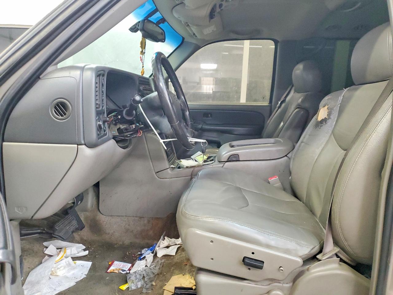 2003 Chevrolet Suburban - Image 7