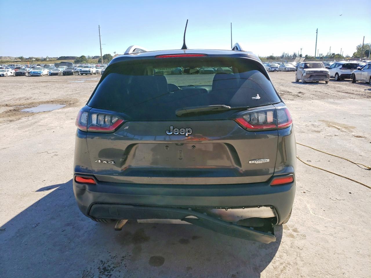 2019 Jeep Cherokee Latitude Plus - Фото 6