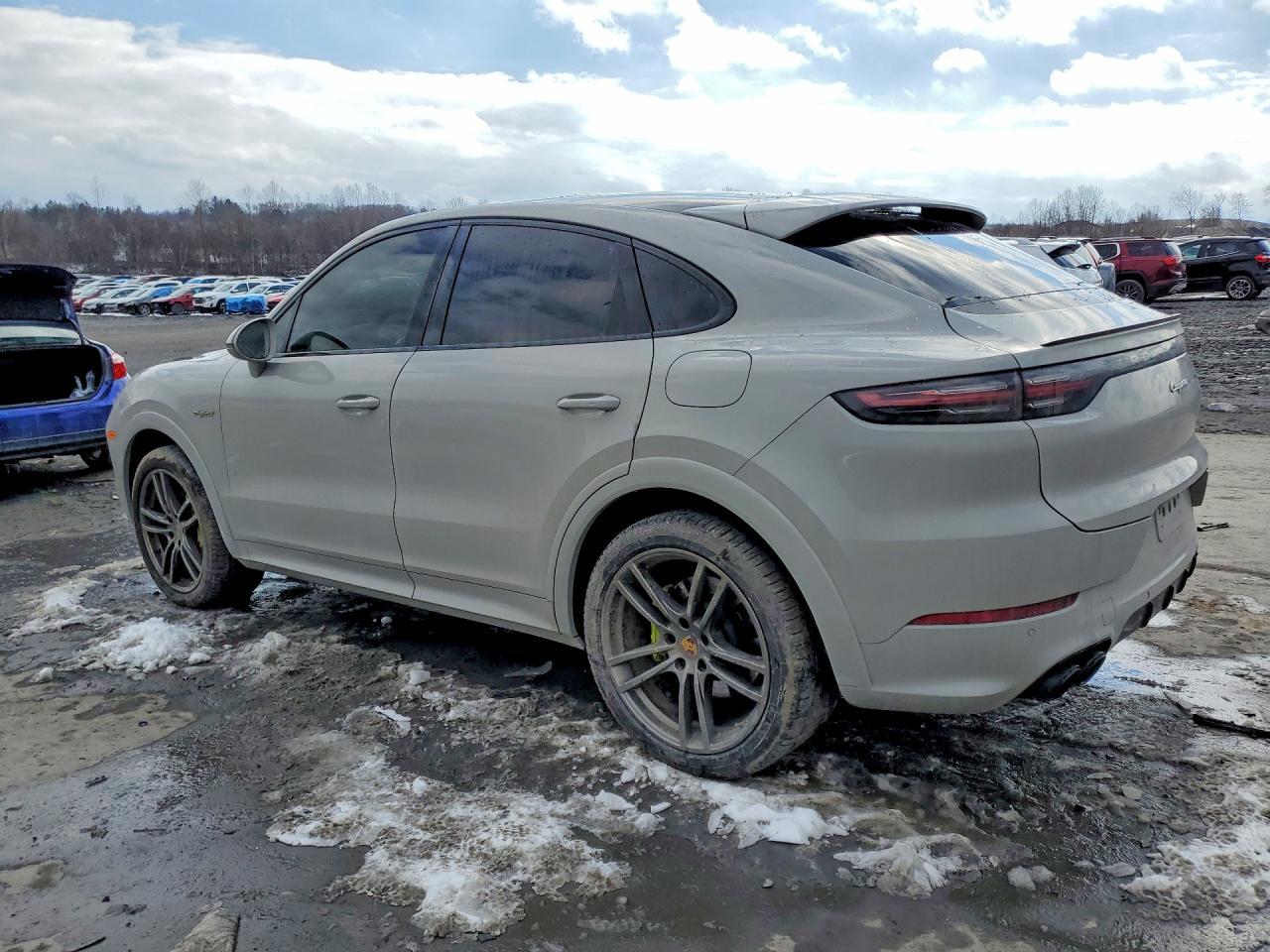 2022 Porsche Cayenne E Hybrid Coupe - Image 2