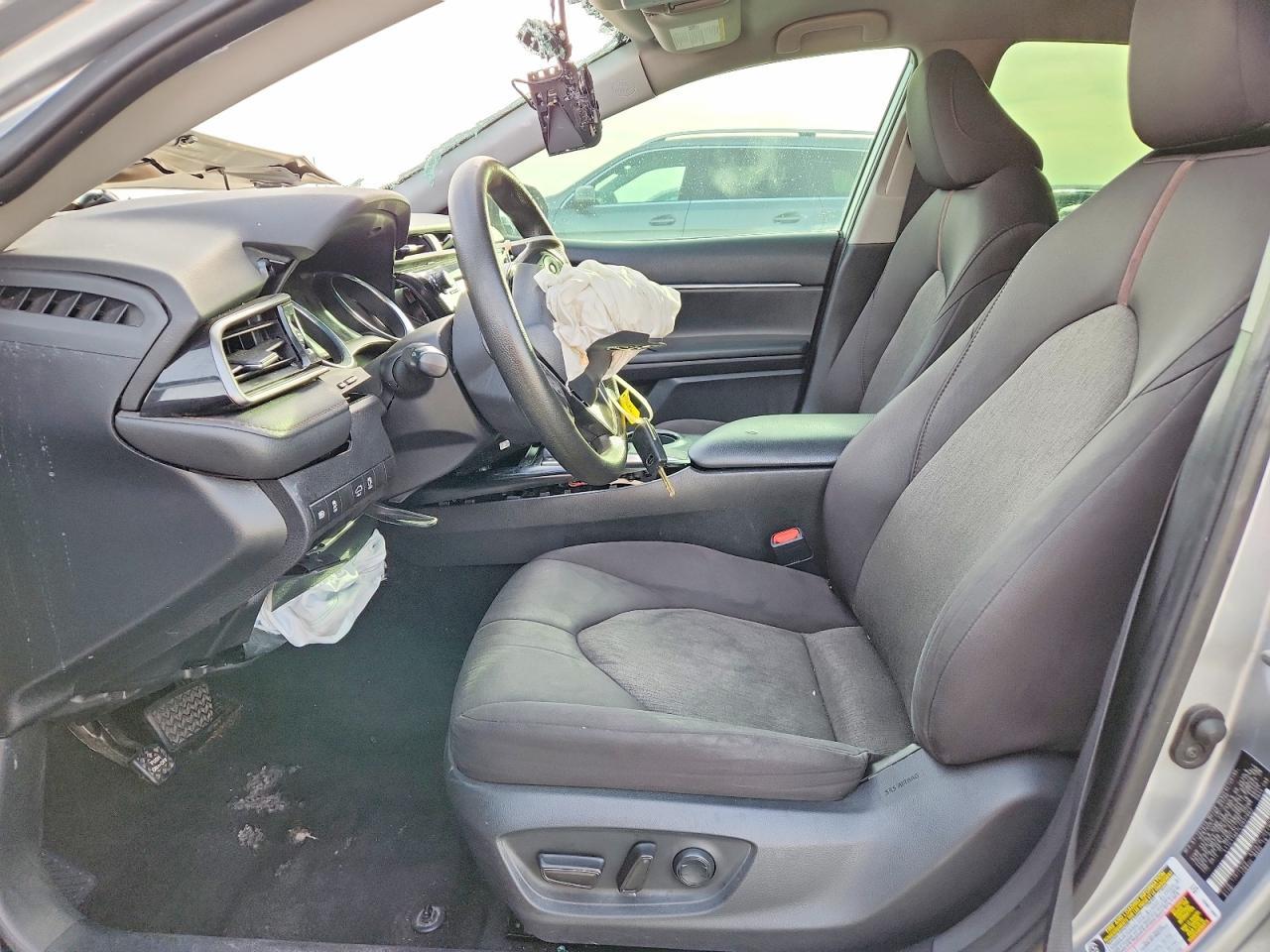2020 Toyota Camry Le - Фото 7