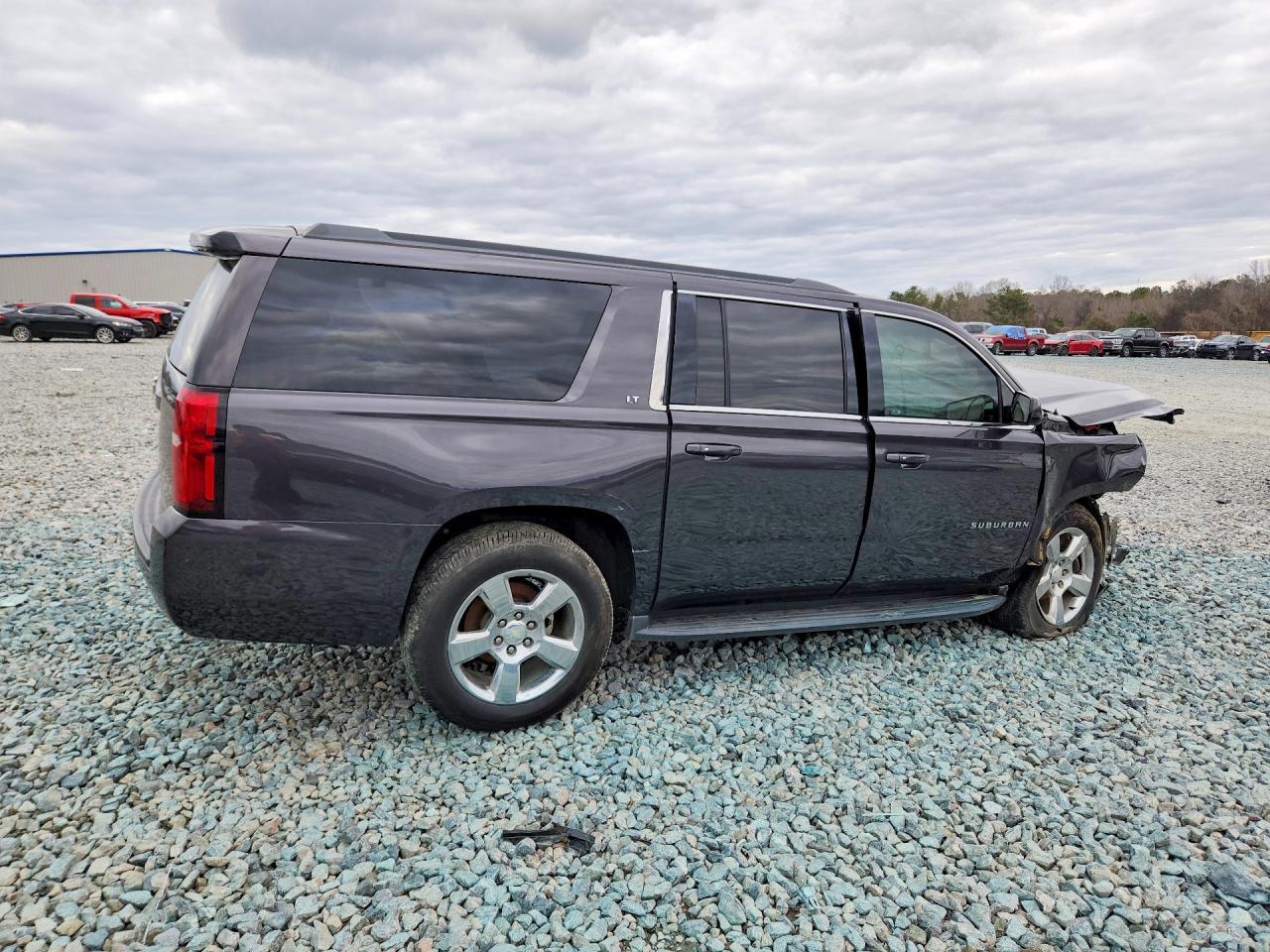 2017 Chevrolet Suburban C1500 Lt - Image 3