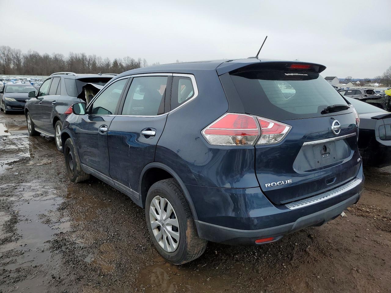 2015 Nissan Rogue S - Image 2