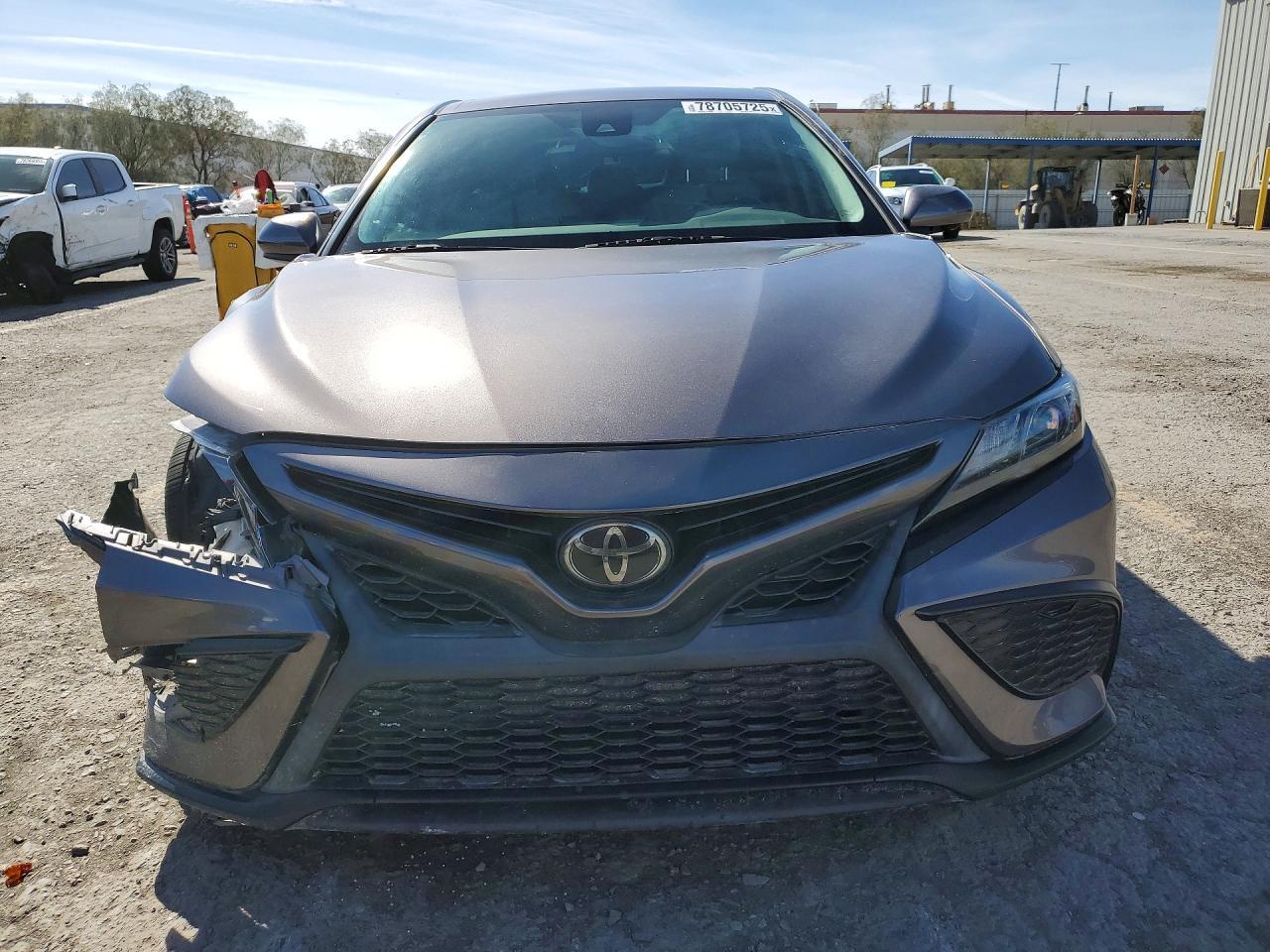 2021 Toyota Camry Se - Фото 5
