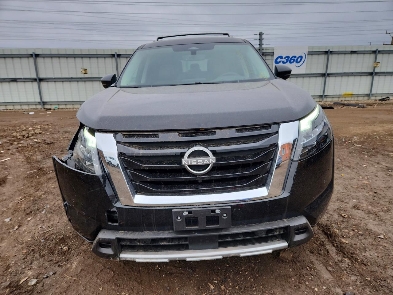 2025 Nissan Pathfinder Platinum - Image 5