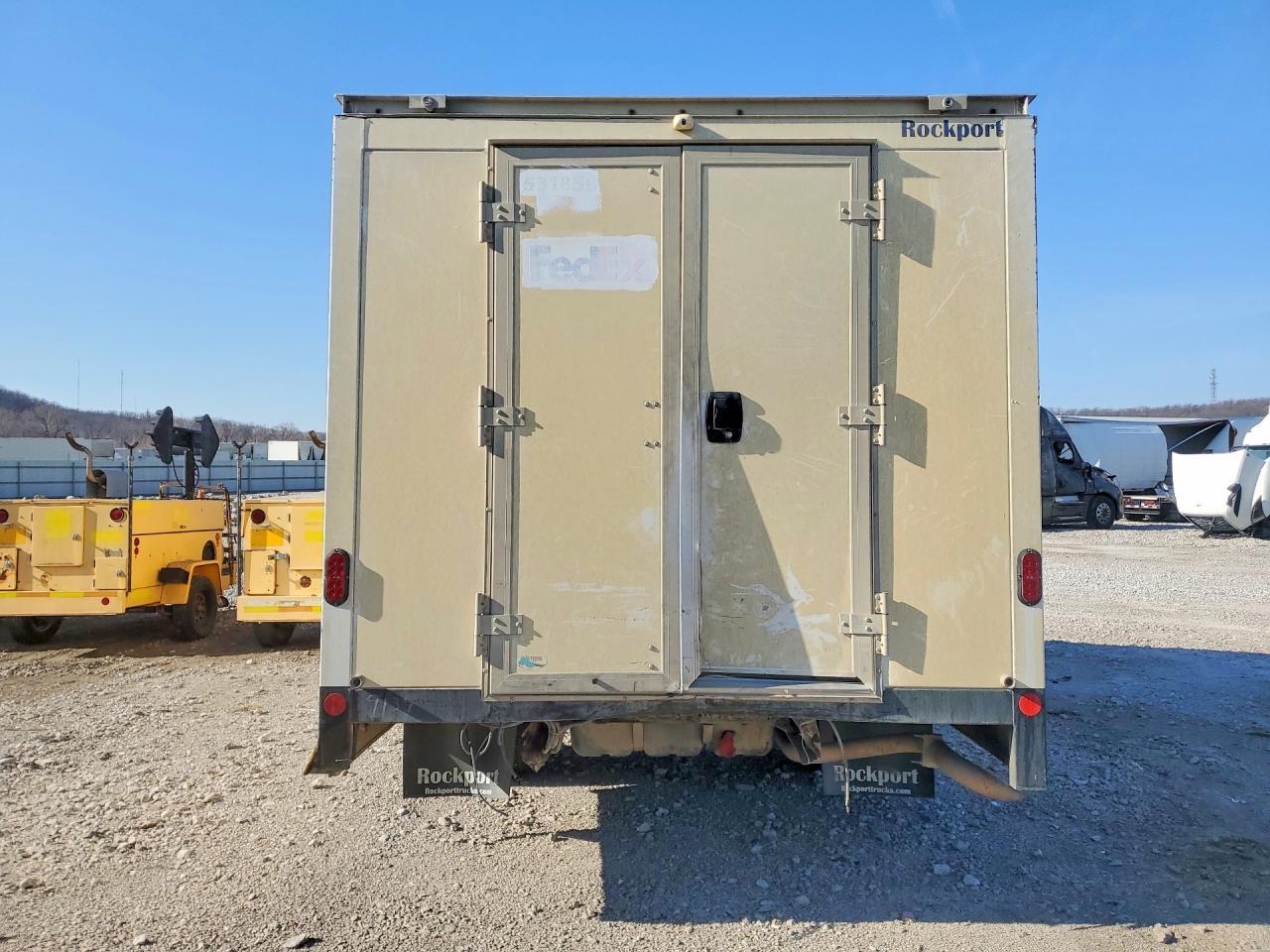 2023 GMC Savana Cutaway G3500 - Image 6