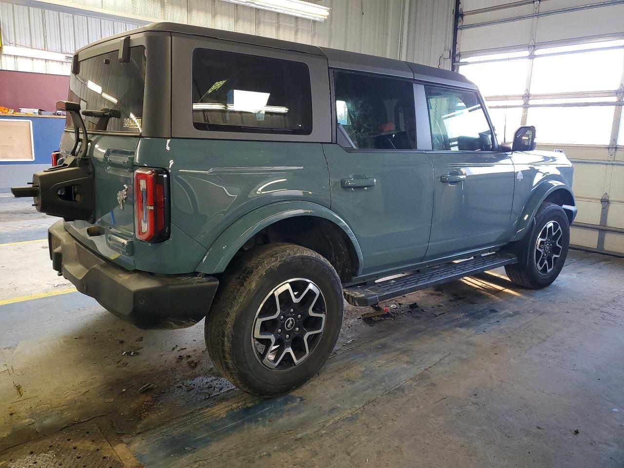 2022 Ford Bronco Base - Image 3