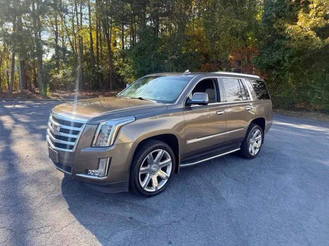 2016 Cadillac Escalade Luxury - Image 2