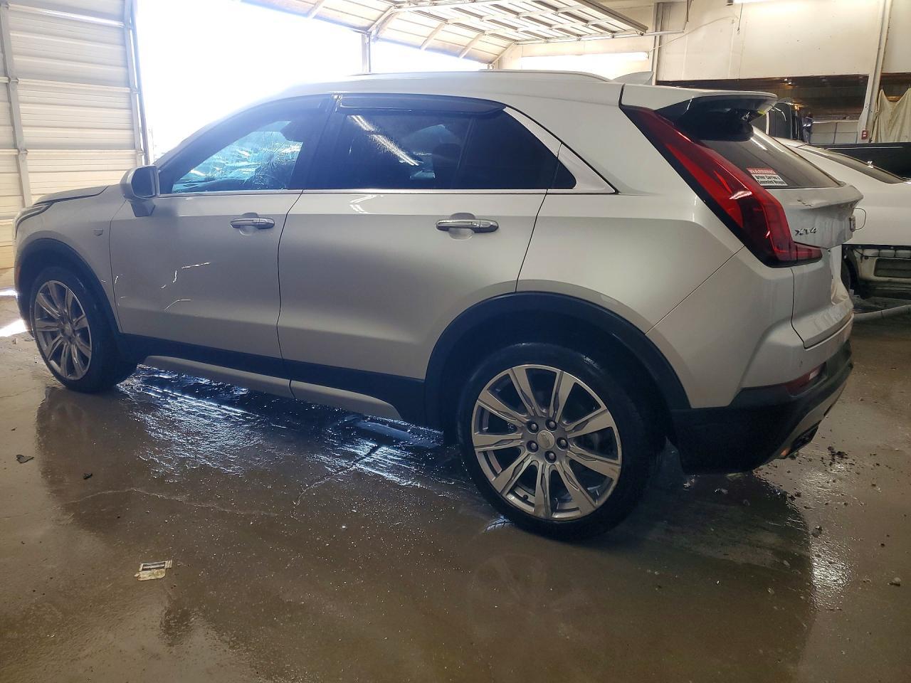 2019 Cadillac Xt4 Premium Luxury - Image 2