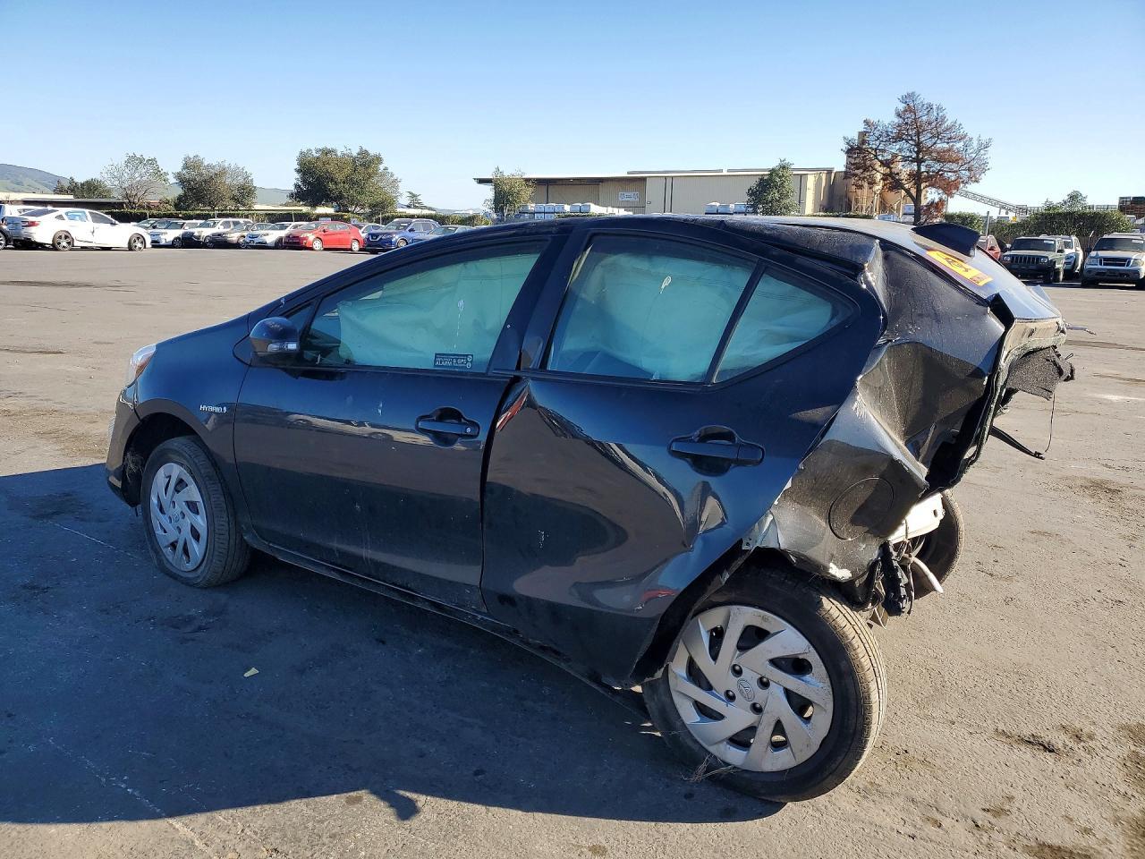 2016 Toyota Prius C - Image 2