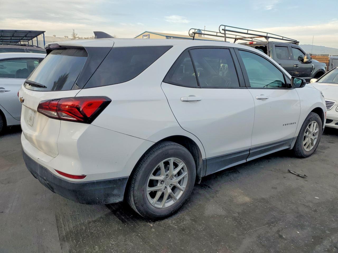 2024 Chevrolet Equinox Ls - Фото 3