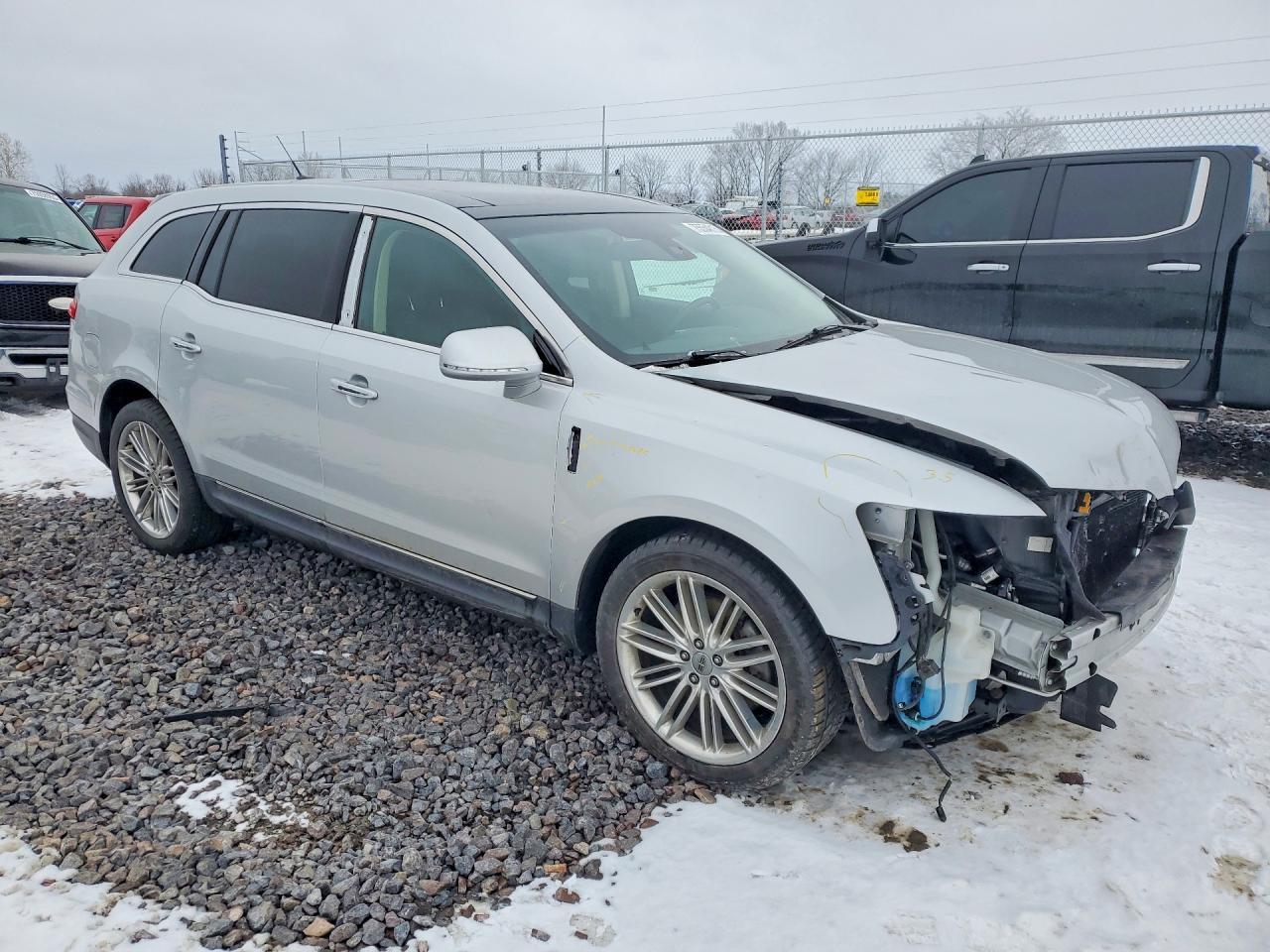 2019 Lincoln Mkt - Фото 4