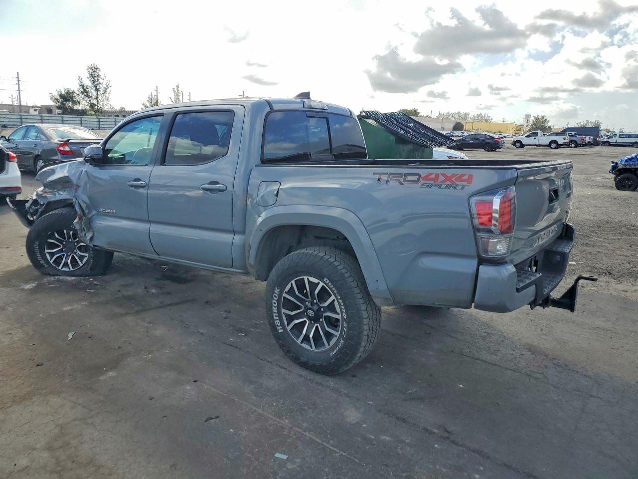 2021 Toyota Tacoma Double Cab - Фото 2
